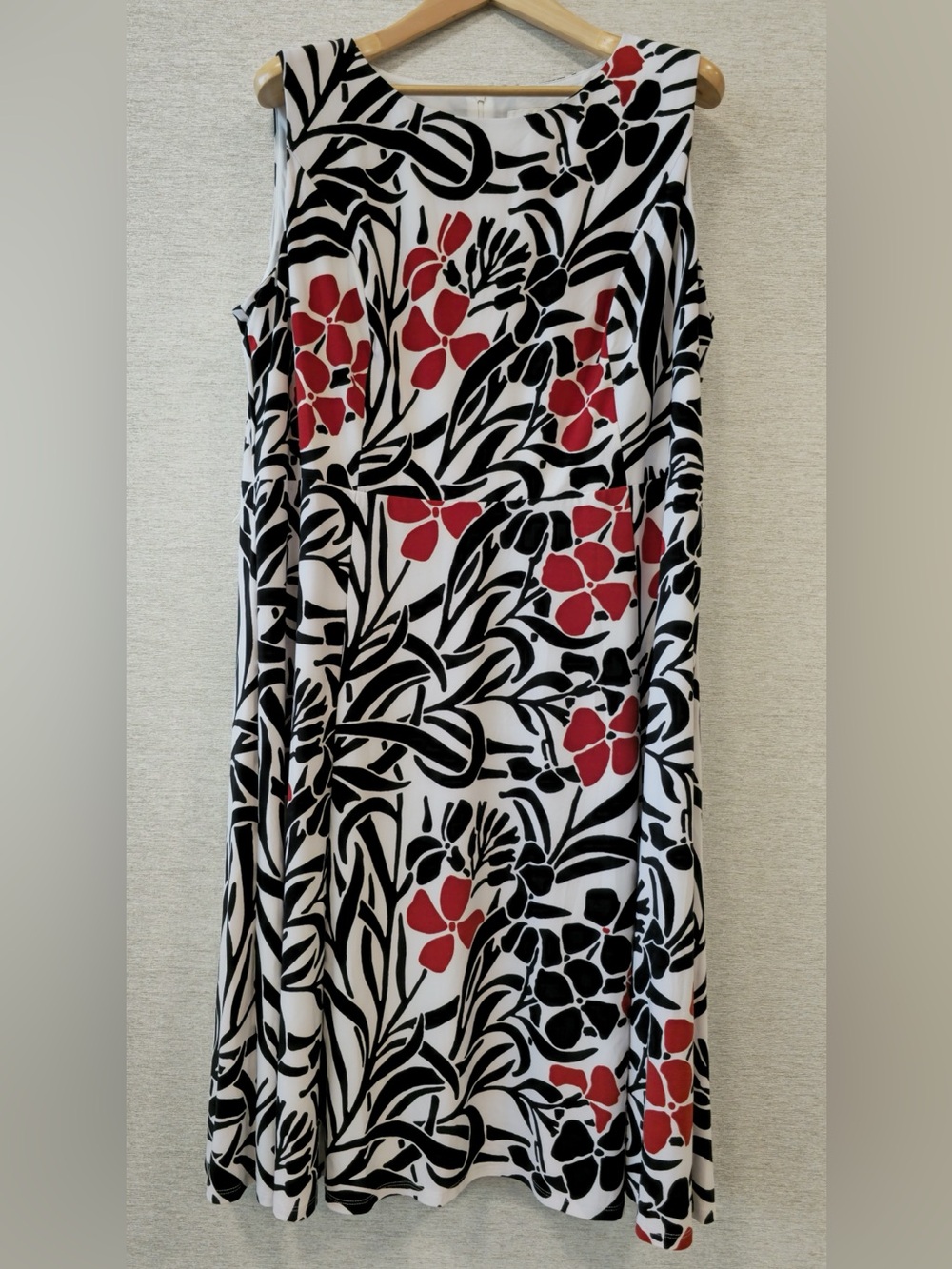 Jones Studio Black & White Floral Dress with Red Accents